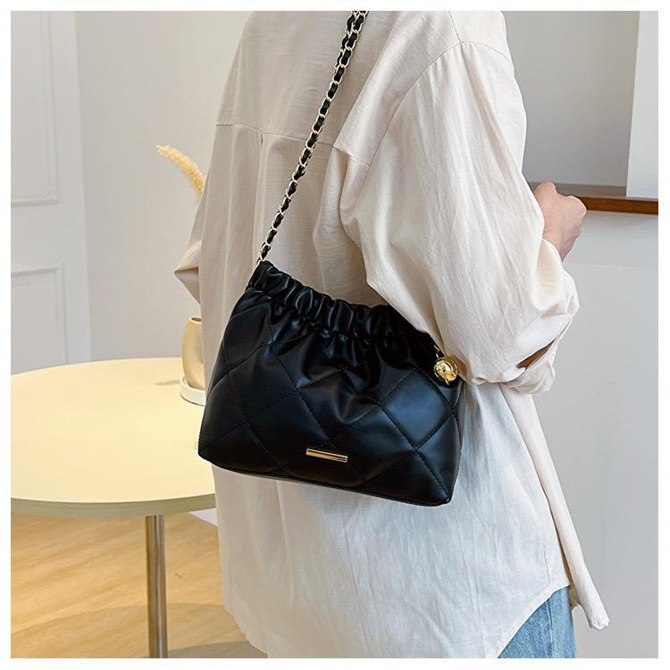 lack Crossbody Bag 🖤 Stylish PU Leather Shoulder Purse – Lightweight Everyday Fashion Must-Have