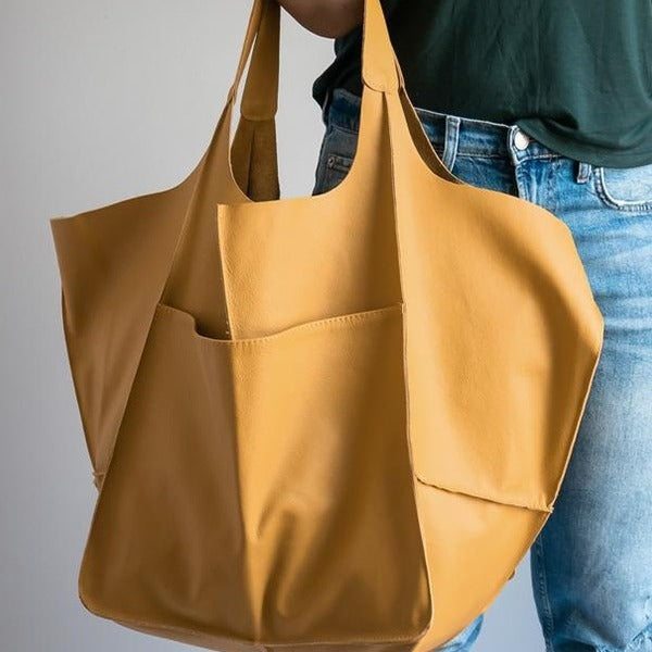 Retro PU Soft Tote Bag – Large Capacity Women’s Shoulder & Handbag (Brown/Black)
