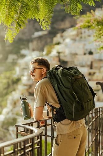 Osprey Farpoint 40L Men’s Travel Backpack – Lightweight Carry-On Pack with Stowaway Harness, Laptop Sleeve, Gopher Green