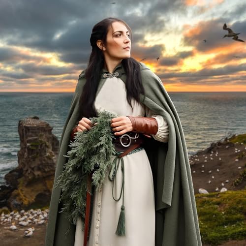 Green Hooded Medieval Cloak – Elf-Inspired Cape with Leaf Brooch & Toggle Closure for Halloween & Cosplay 🍃🧝‍♂️