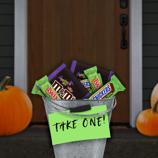 Ghoulish Green Halloween Candy Mix – 50PCS SNICKERS, TWIX & M&M’s Assorted Chocolates 🍫💚 Spooky Limited Edition