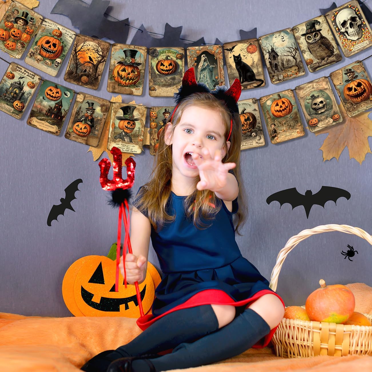 Vintage Halloween Banner – 20-Card Multicolor Garland with Retro Pumpkins, Cats & Skeleton Designs