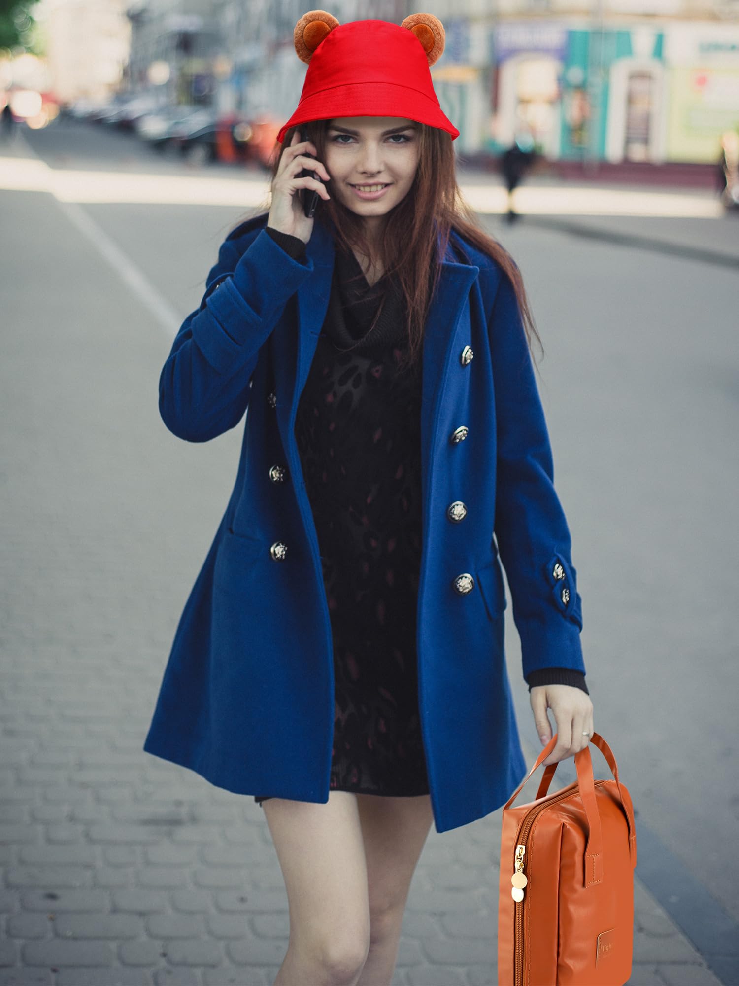 Bear Costume Accessories Set – Red Bucket Hat with Ears & Brown Makeup Bag for Halloween & Travel Fun 🐻❤️