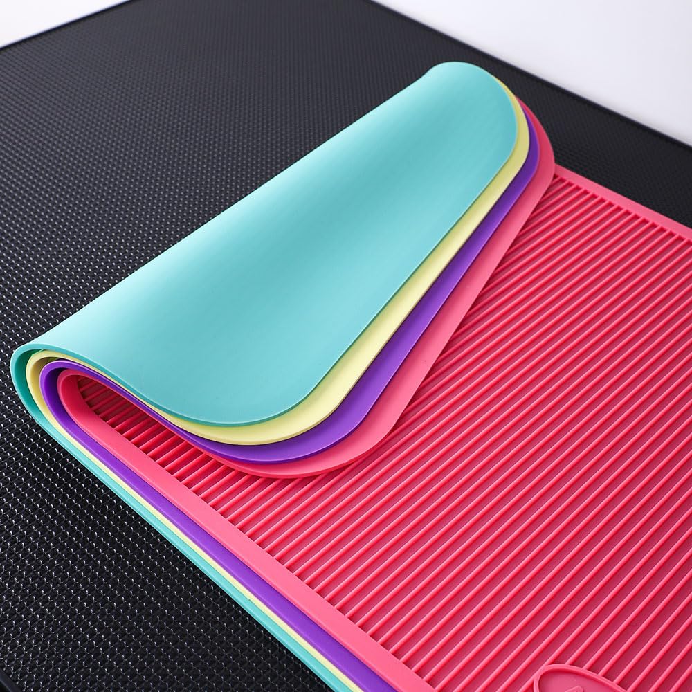Non-Slip Pet Grooming Table Mat with Waterproof EVA Cushioning, Protective Surface Pad for Grooming, Bathing, Feeding, and Pet Care