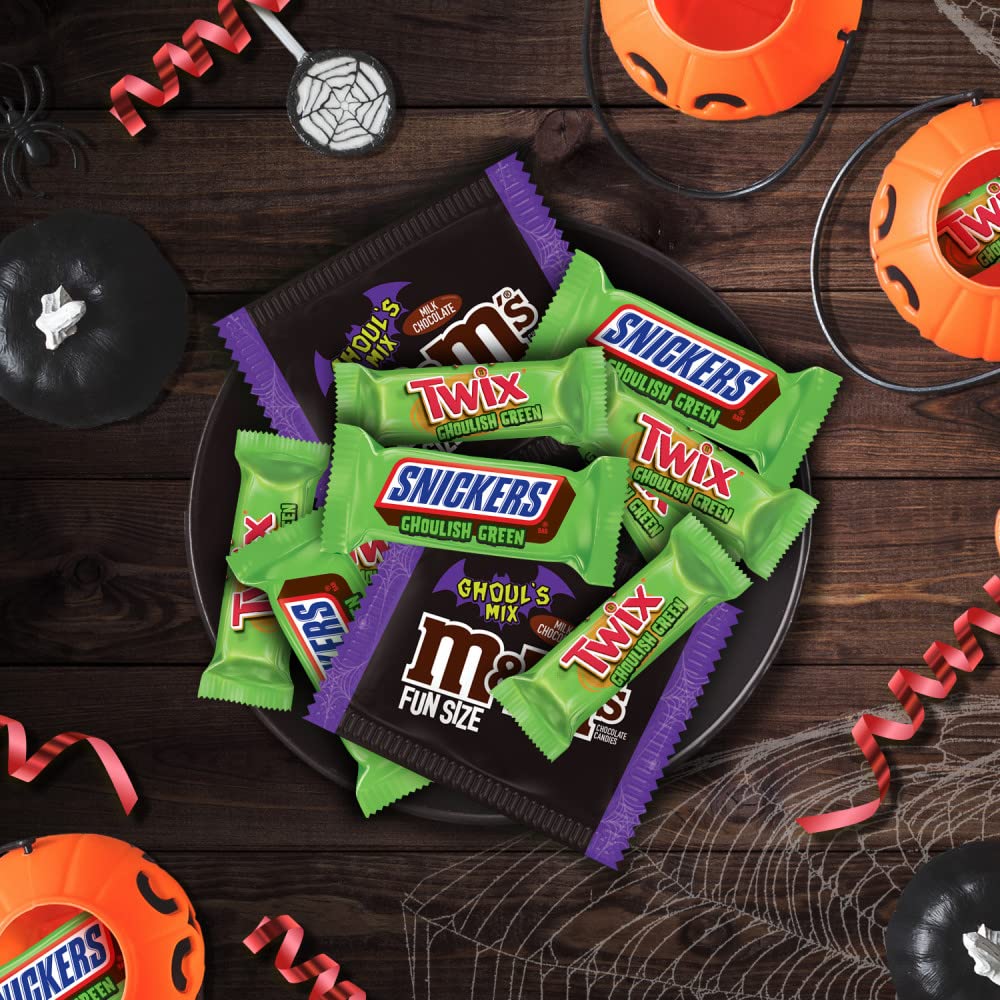 Ghoulish Green Halloween Candy Mix – 50PCS SNICKERS, TWIX & M&M’s Assorted Chocolates 🍫💚 Spooky Limited Edition