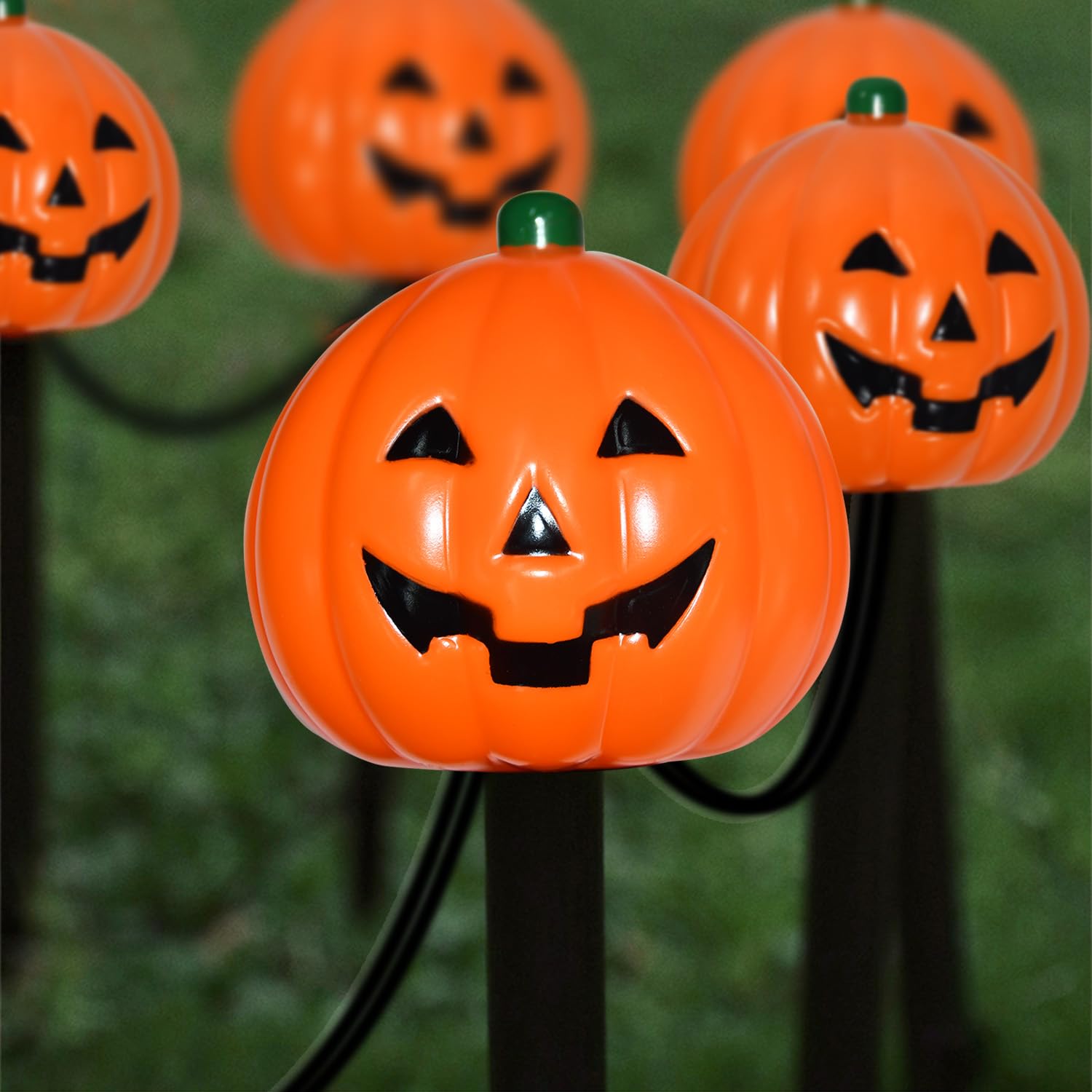 2025 LED Halloween Pumpkin Pathway Lights – 7FT Plug-In Jack-O’-Lantern Yard Stakes, UL Certified & IP44 Waterproof (4-Pack)