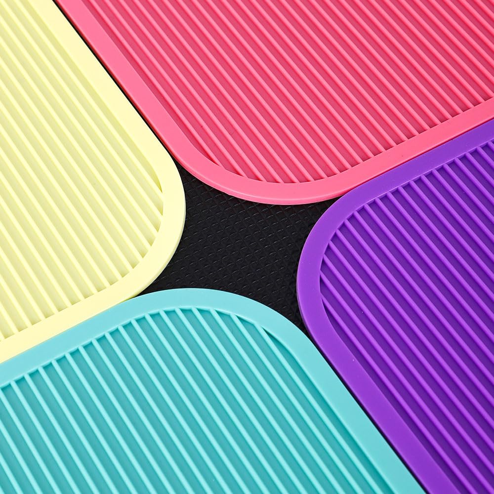 Non-Slip Pet Grooming Table Mat with Waterproof EVA Cushioning, Protective Surface Pad for Grooming, Bathing, Feeding, and Pet Care