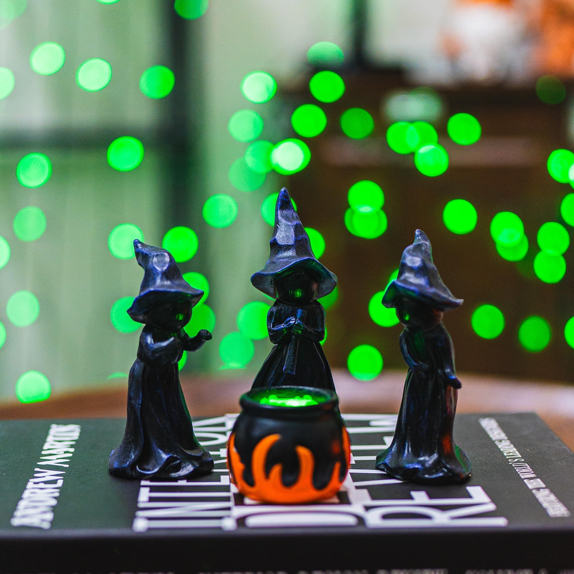 NEROSUN Lighted Witches’ Cauldron Figurines – 4-Piece LED Halloween Table & Mantel Decorations (Green Glow) 🧙‍♀️✨