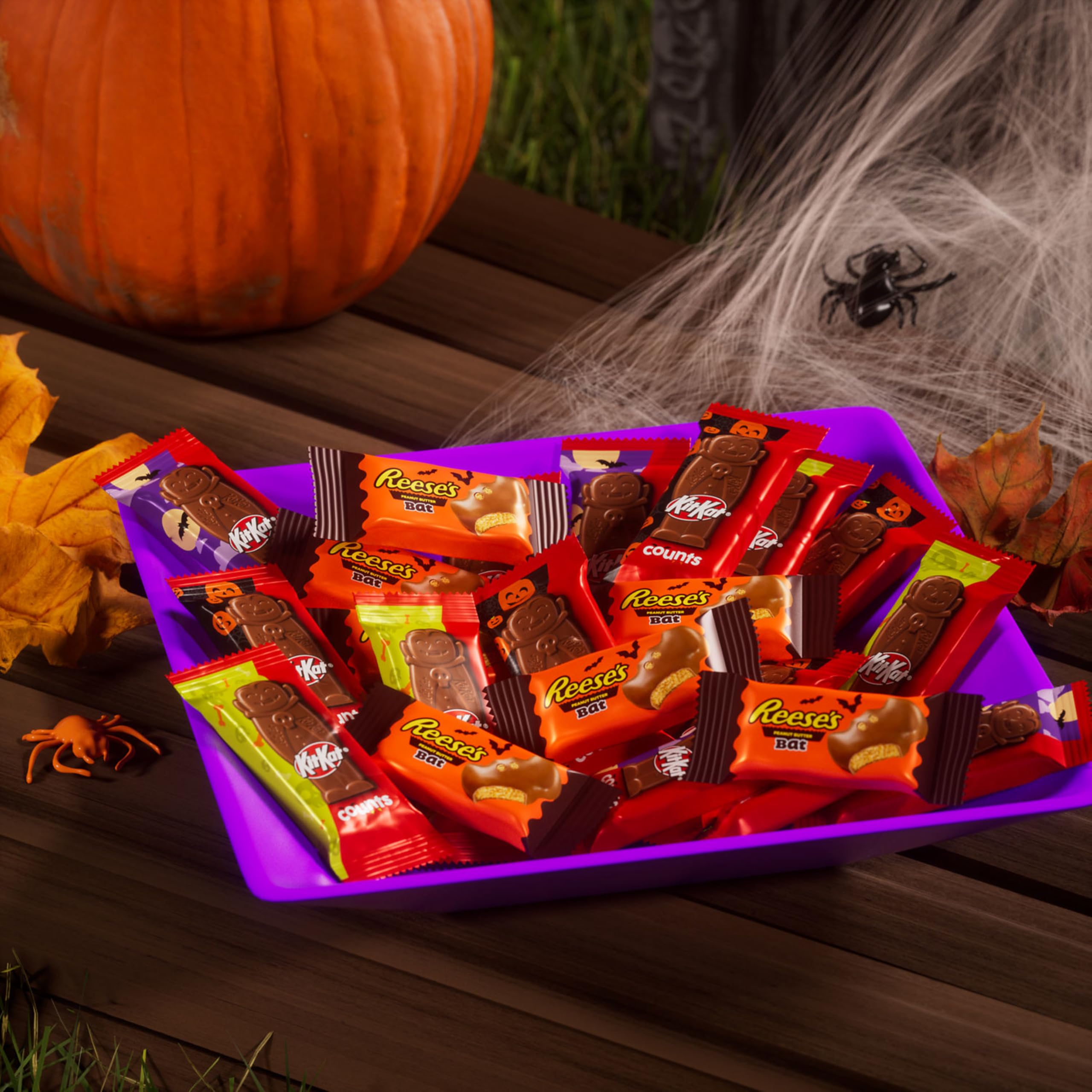 KIT KAT & REESE’S Assorted Milk Chocolate Snack Size Candy – 30 Count Halloween Bag (18.44 oz)
