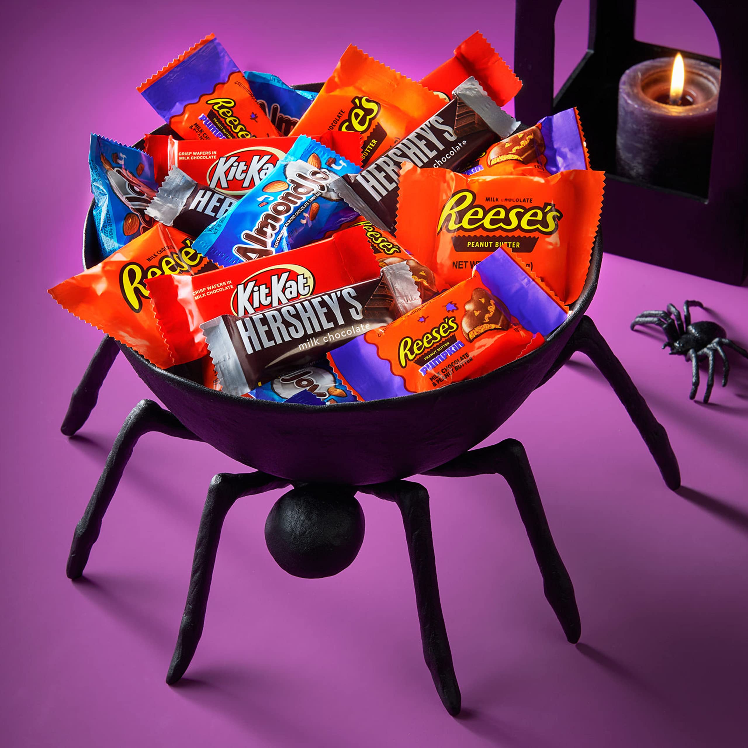Hershey’s Assorted Chocolate Snack Size Halloween Candy Bag – 40 Individually Wrapped Pieces (21.8 oz)