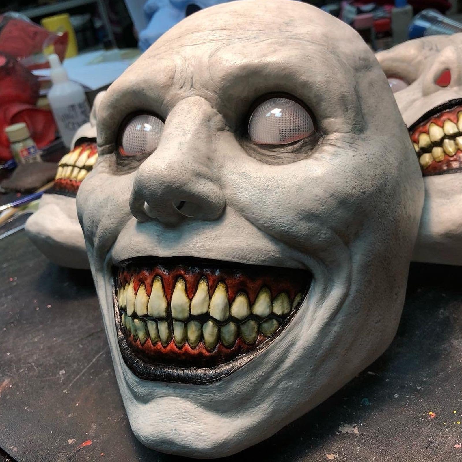 White Demon Grin Mask – 3D Latex Horror Face with Bloody Teeth & Demonic Eyes 💀😈