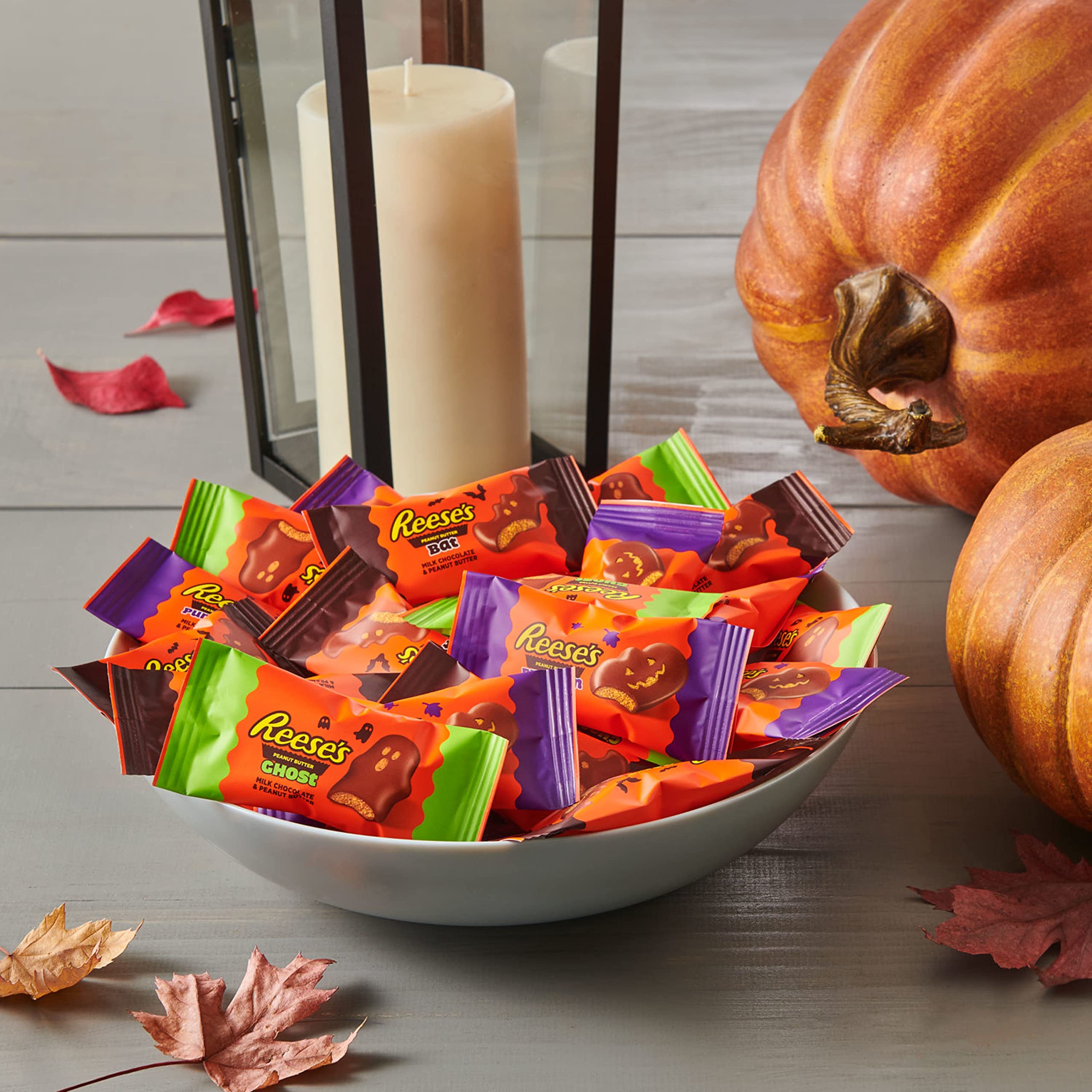 REESE’S Assorted Milk Chocolate Peanut Butter Shapes – Snack Size Halloween Candy, 14.4 oz Bag