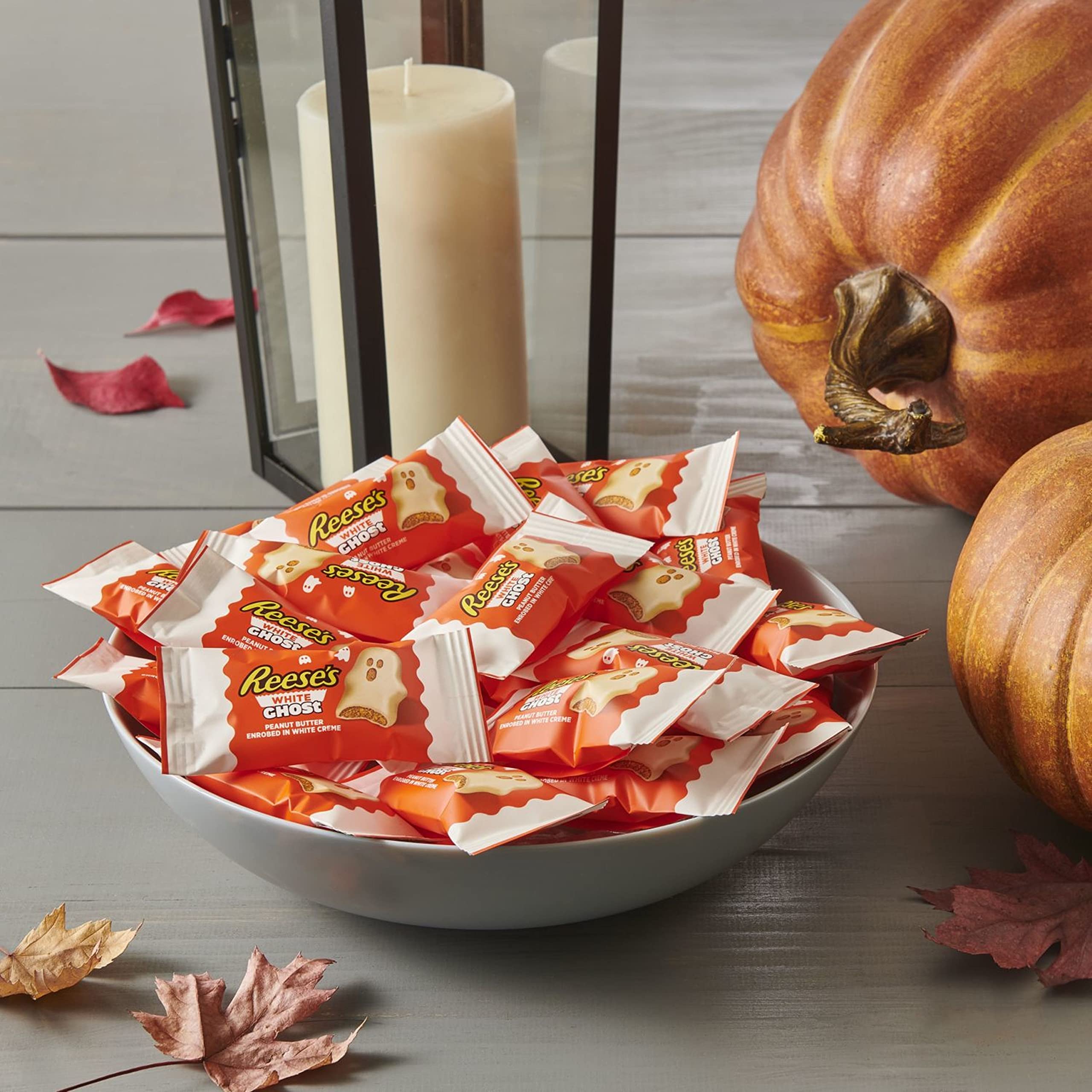 REESE’S White Creme Peanut Butter Ghosts – Snack Size Halloween Candy, 10.2 oz Bag