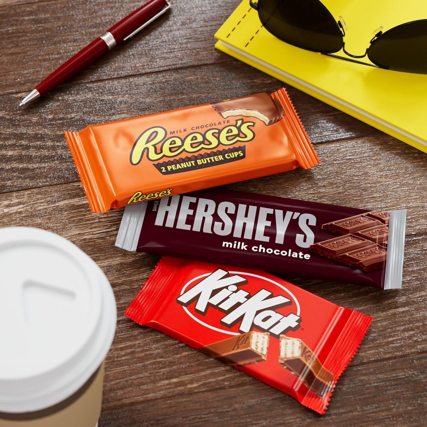 HERSHEY’S, KIT KAT & REESE’S Assorted Milk Chocolate Bars – 27.3 oz Variety Pack (18 Full-Size Bars)