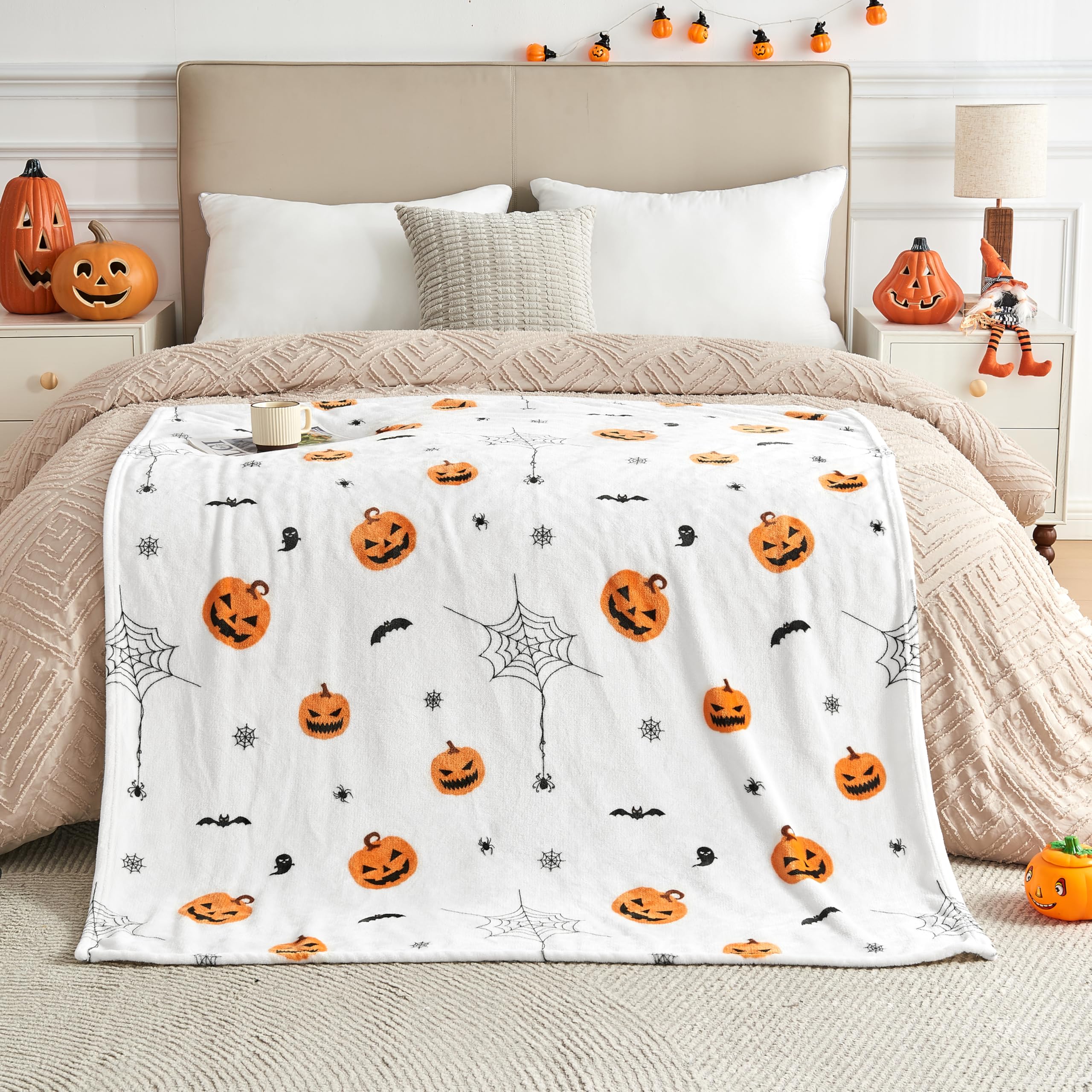 Halloween White Blanket – Soft Cozy Premium Throw with Festive Prints for Couch, Bed & Home Décor