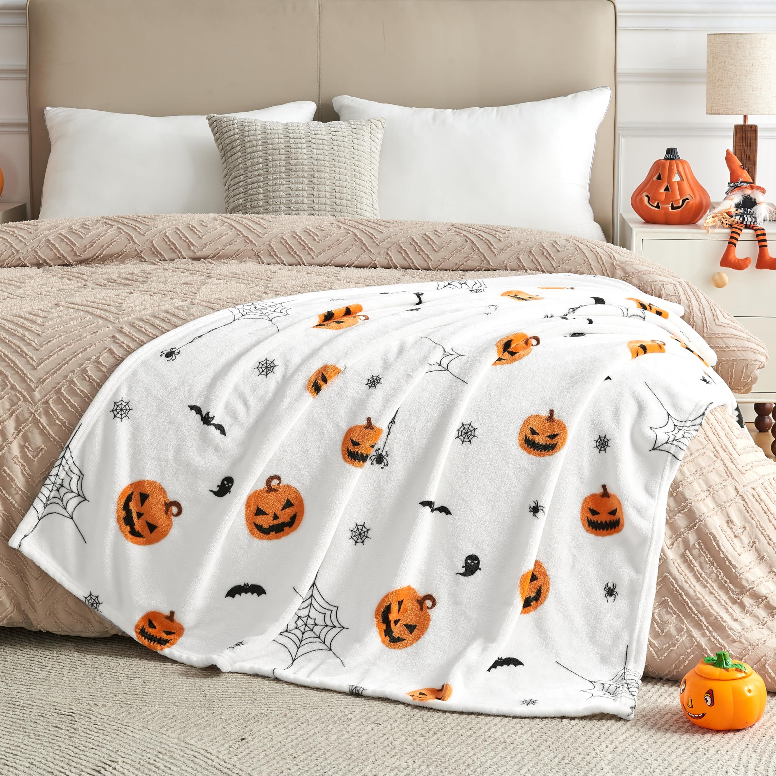 Halloween White Blanket – Soft Cozy Premium Throw with Festive Prints for Couch, Bed & Home Décor