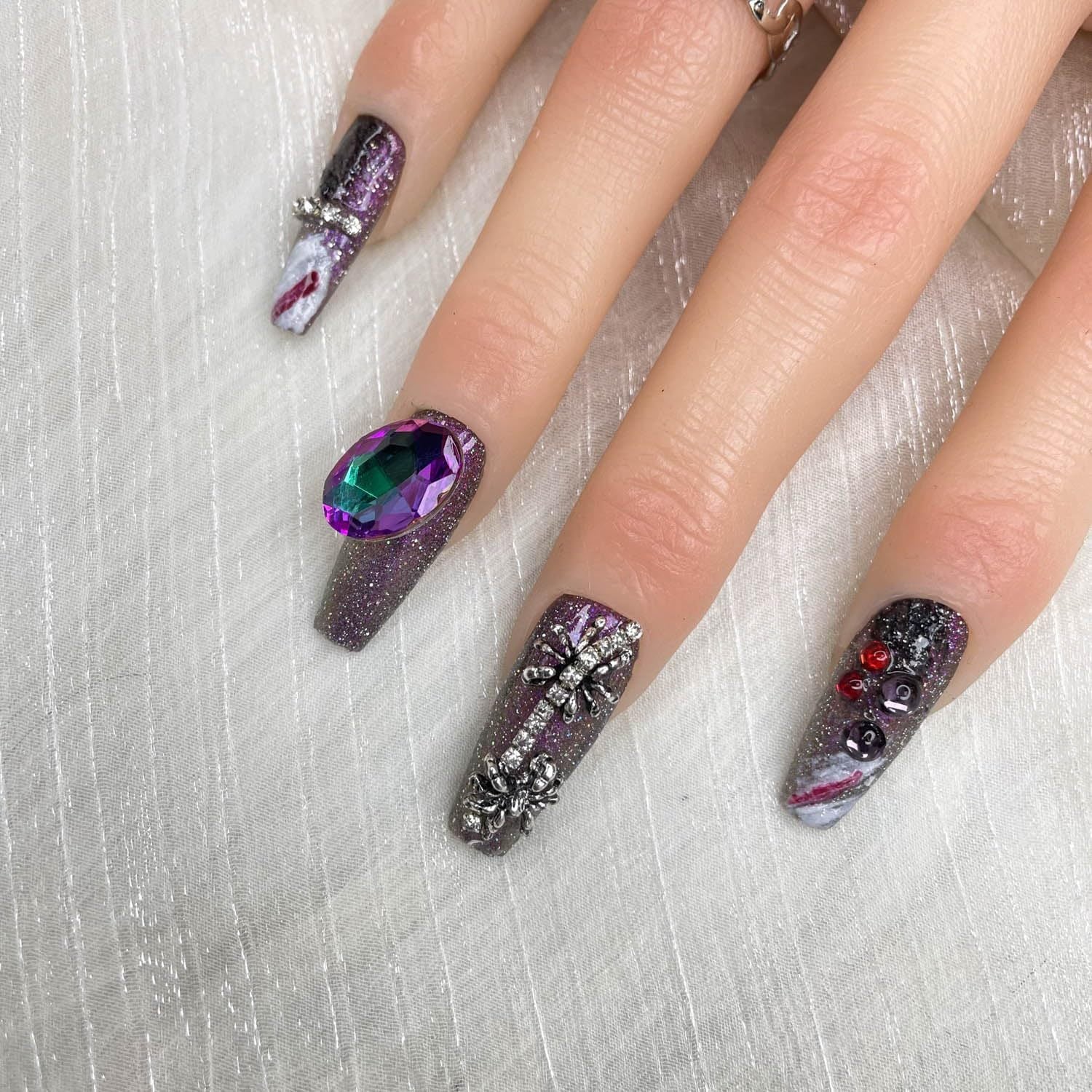 Salon-quality nails in minutes. 💅✨