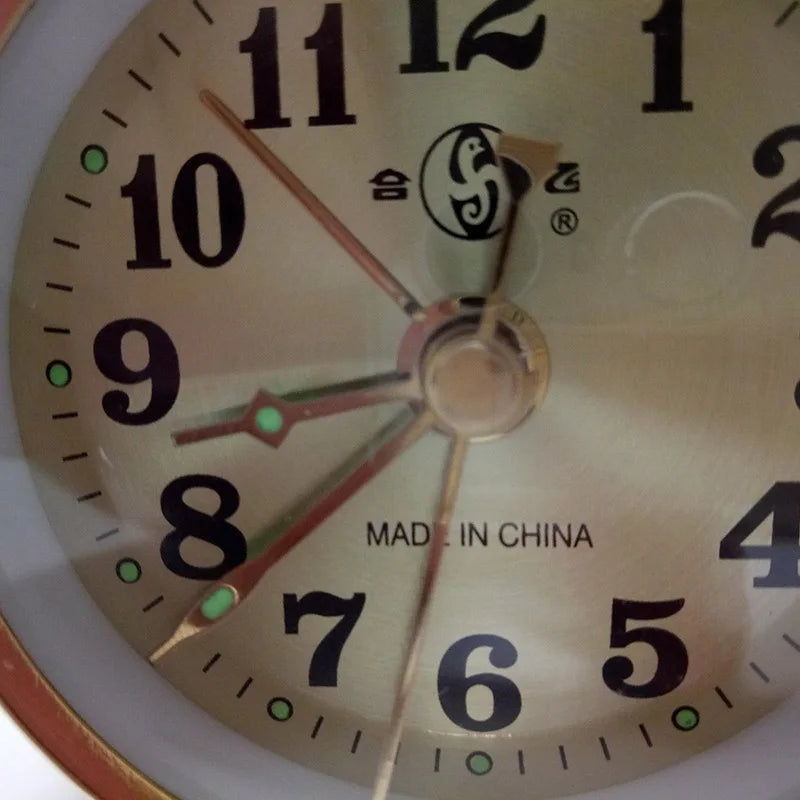 Gold Mechanical Alarm Clock – Vintage Metal Wind-Up Table Clock with Snooze Function & Retro Design