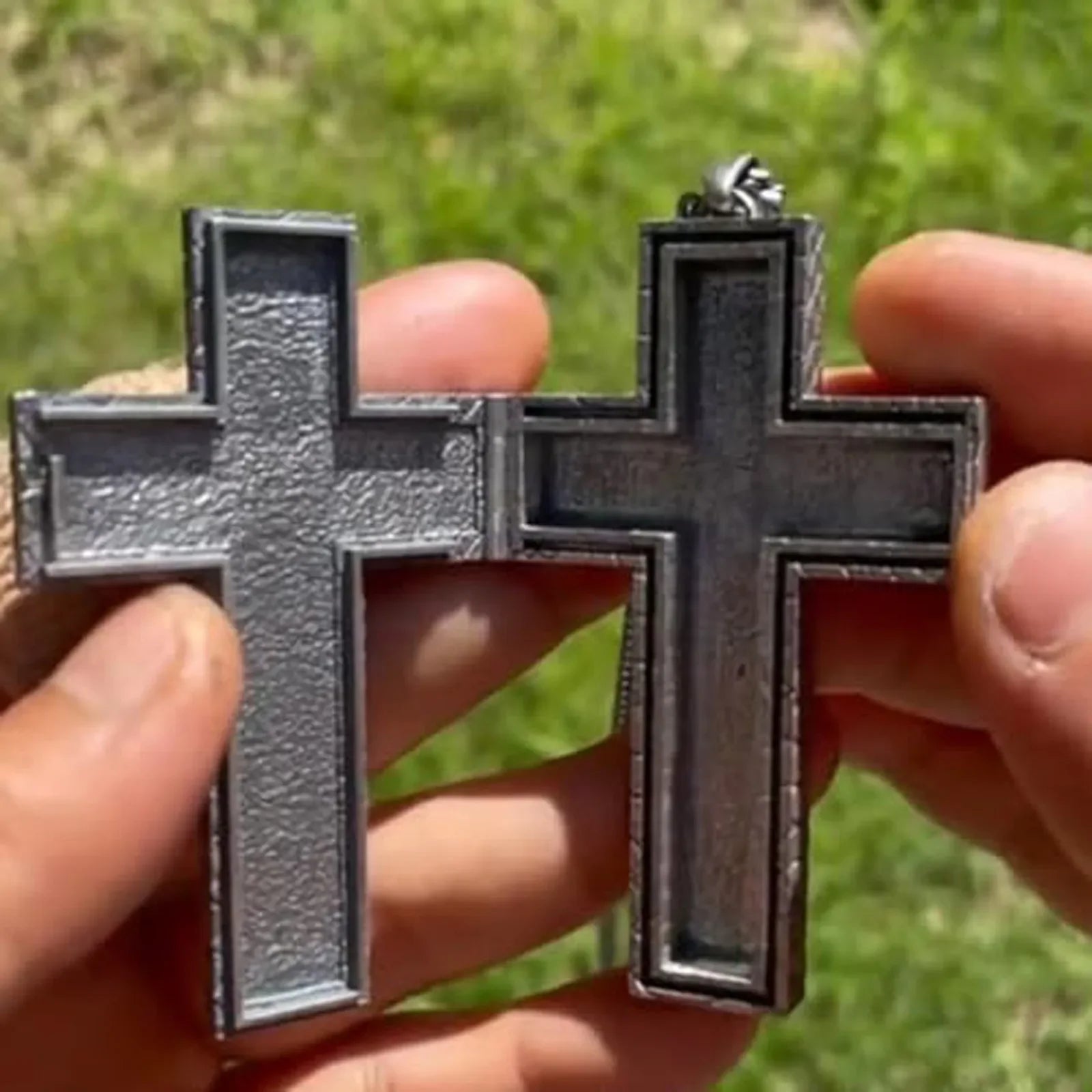 Cross Necklace with Secret Compartment – Gothic Punk Hip-Hop Pendant with Hidden Chamber, Old Cross Design Jewelry for Men & Women