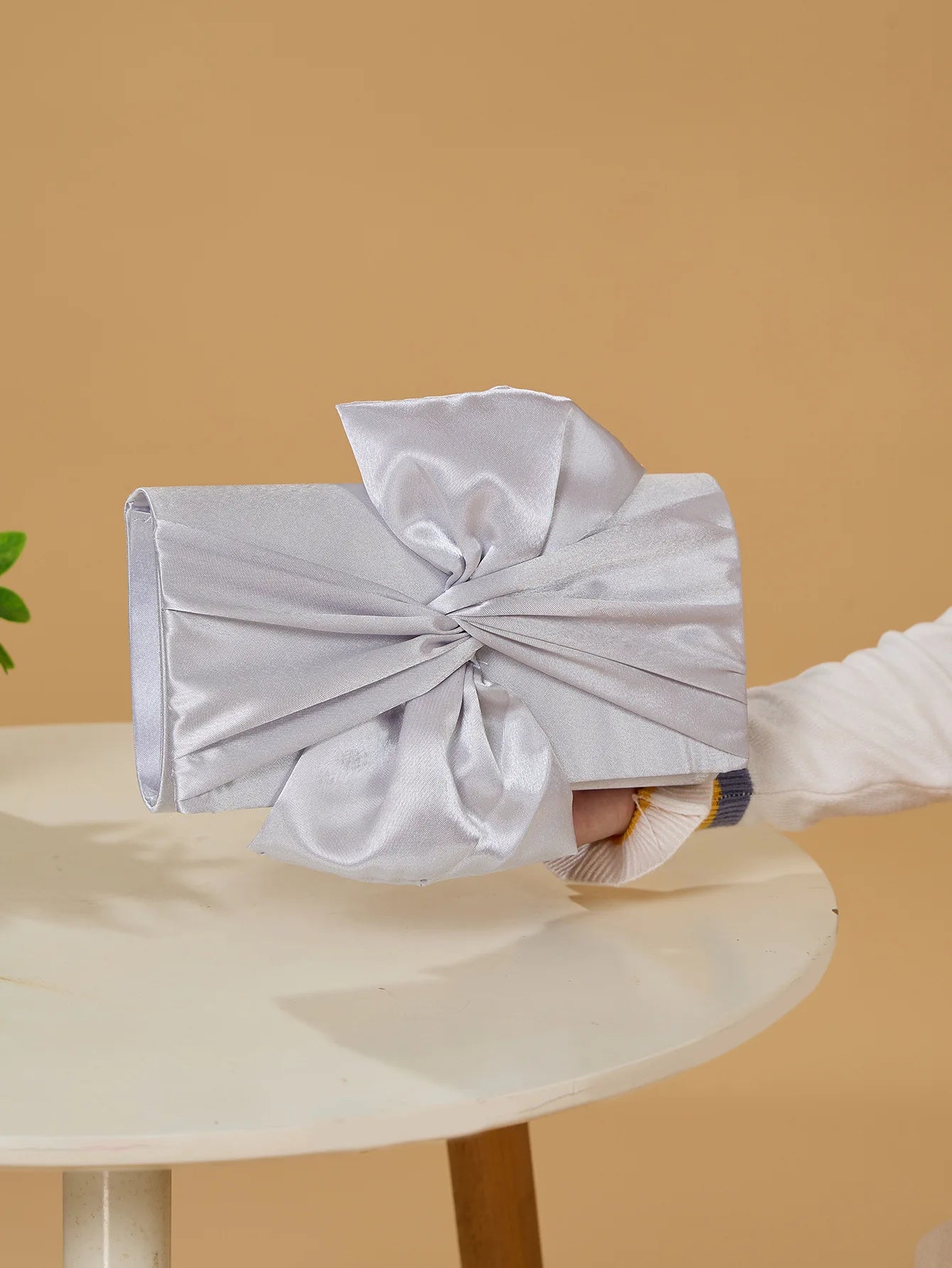 Women’s Exquisite Pleated Satin Evening Bag – Elegant Bow Clutch with Chain Strap for Weddings, Parties & Formal Events