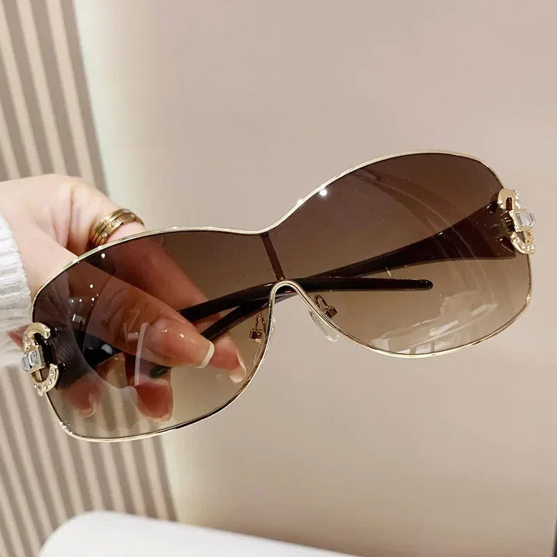 Y2K Retro Women’s Sunglasses – Integrated Surround Designer Eyewear with UV400 Protection, Fashion Statement Shades