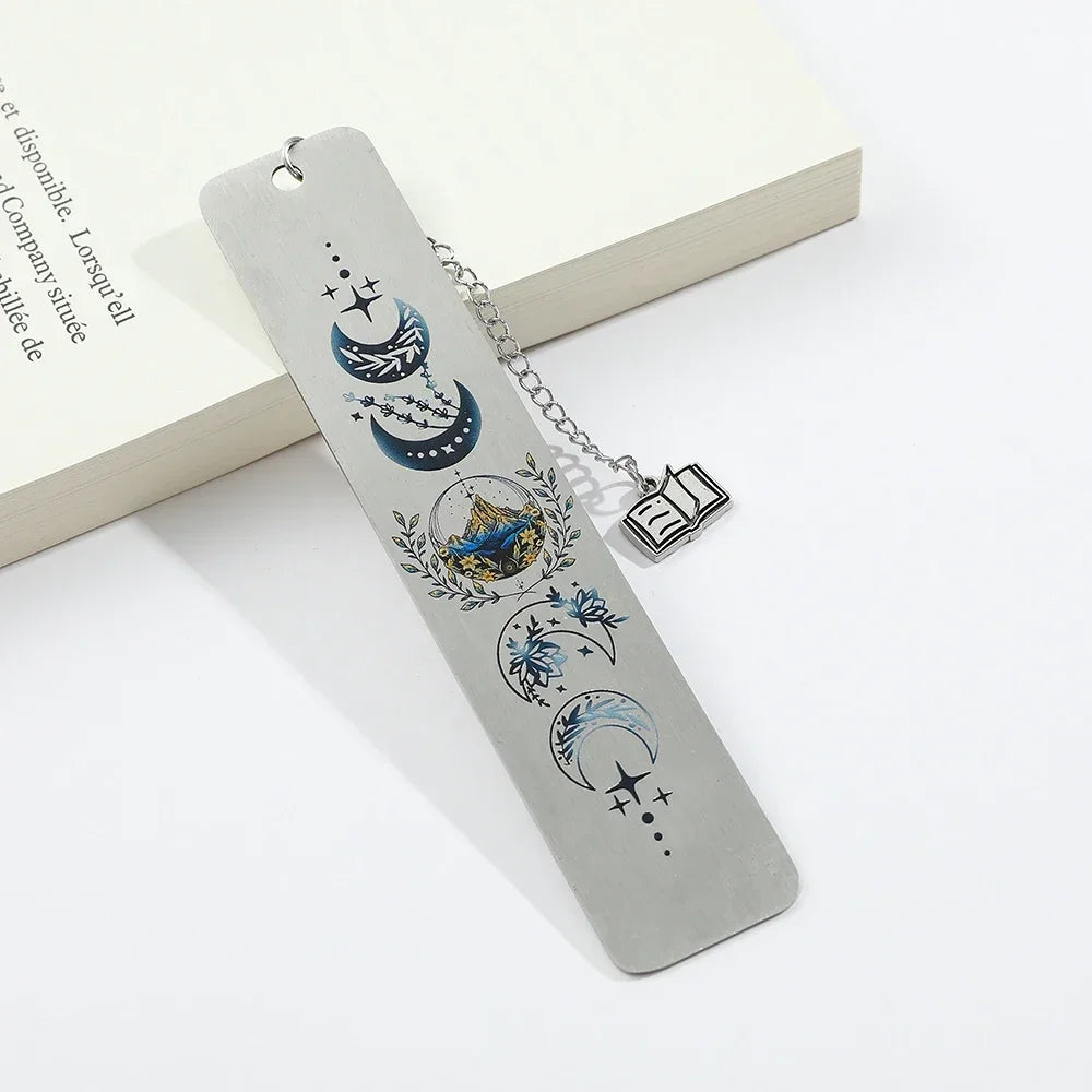 Stainless Steel Moon Crescent Bookmark – Vintage Metal Page Marker with Elegant Pattern