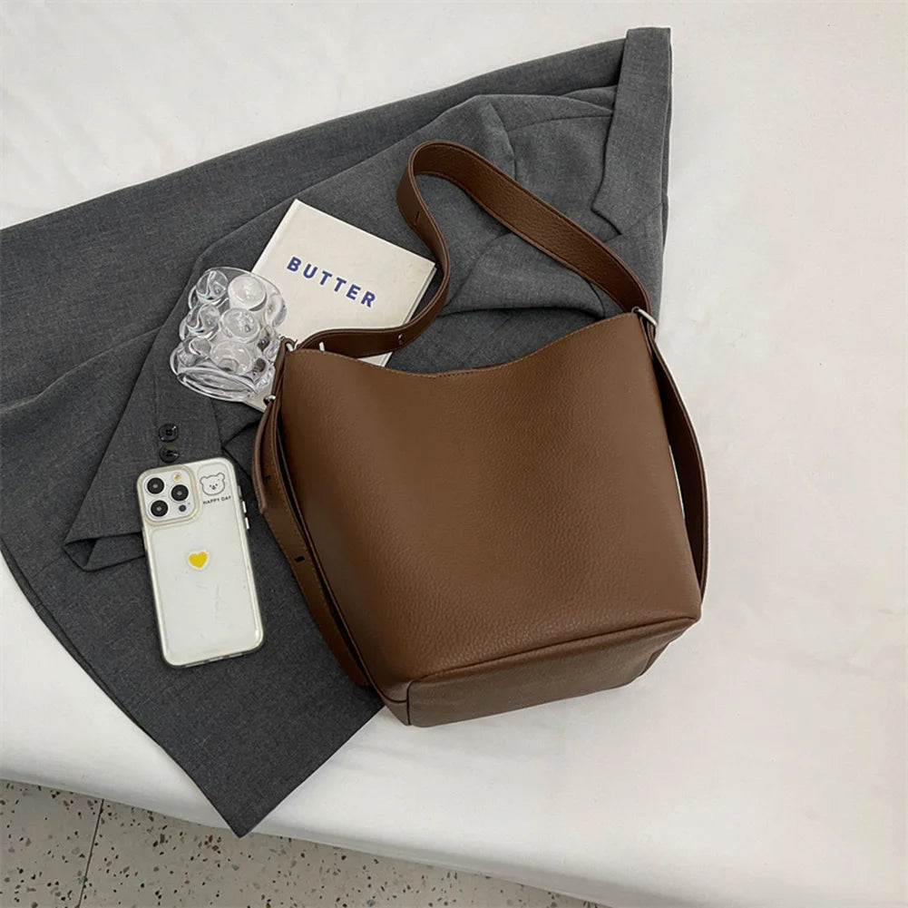 Women’s Large-Capacity Bucket Shoulder Bag with Matching Clutch – Adjustable Strap, Solid Color Minimal Style
