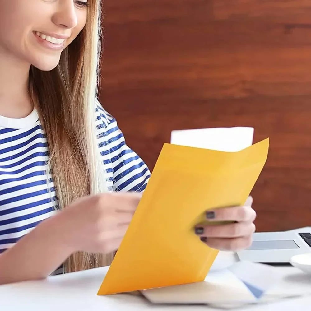 100 Pack Kraft Foam Mailers – 4″×8″ Yellow Padded Envelopes with Zip-Lock Closure for Secure Small Item Shipping
