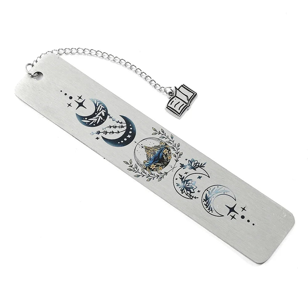 Stainless Steel Moon Crescent Bookmark – Vintage Metal Page Marker with Elegant Pattern