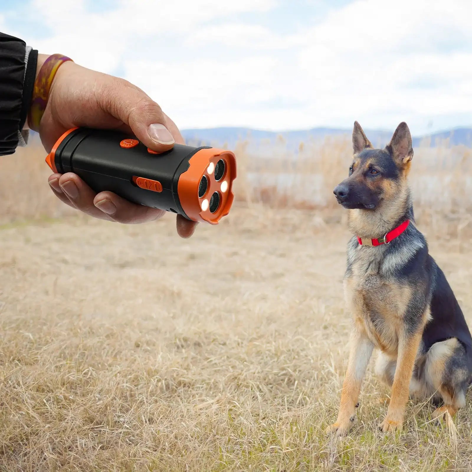 Portable Ultrasonic Dog Bark Deterrent Device – IPX4 Waterproof USB-C for Hiking, Camping & Daily Walks
