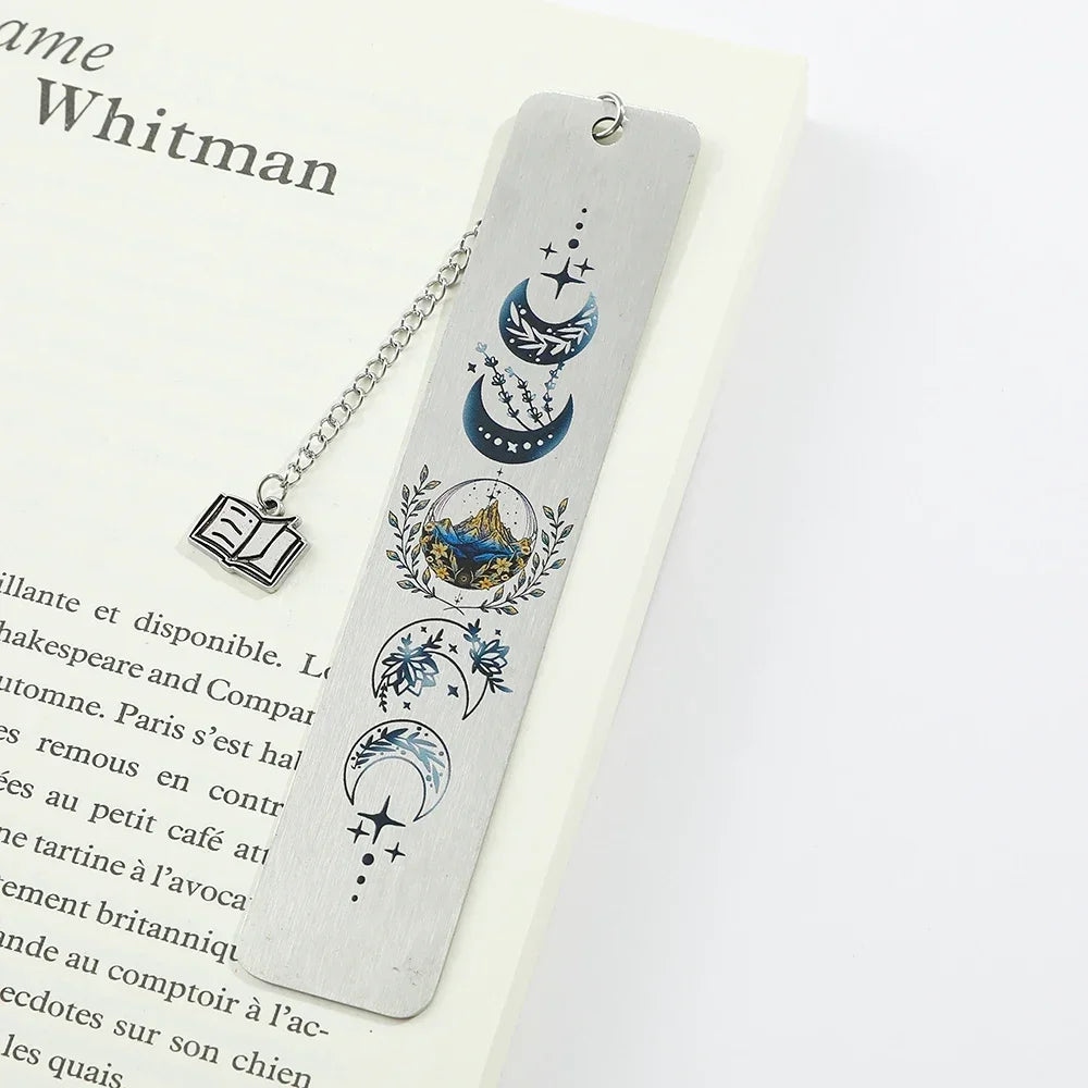 Stainless Steel Moon Crescent Bookmark – Vintage Metal Page Marker with Elegant Pattern