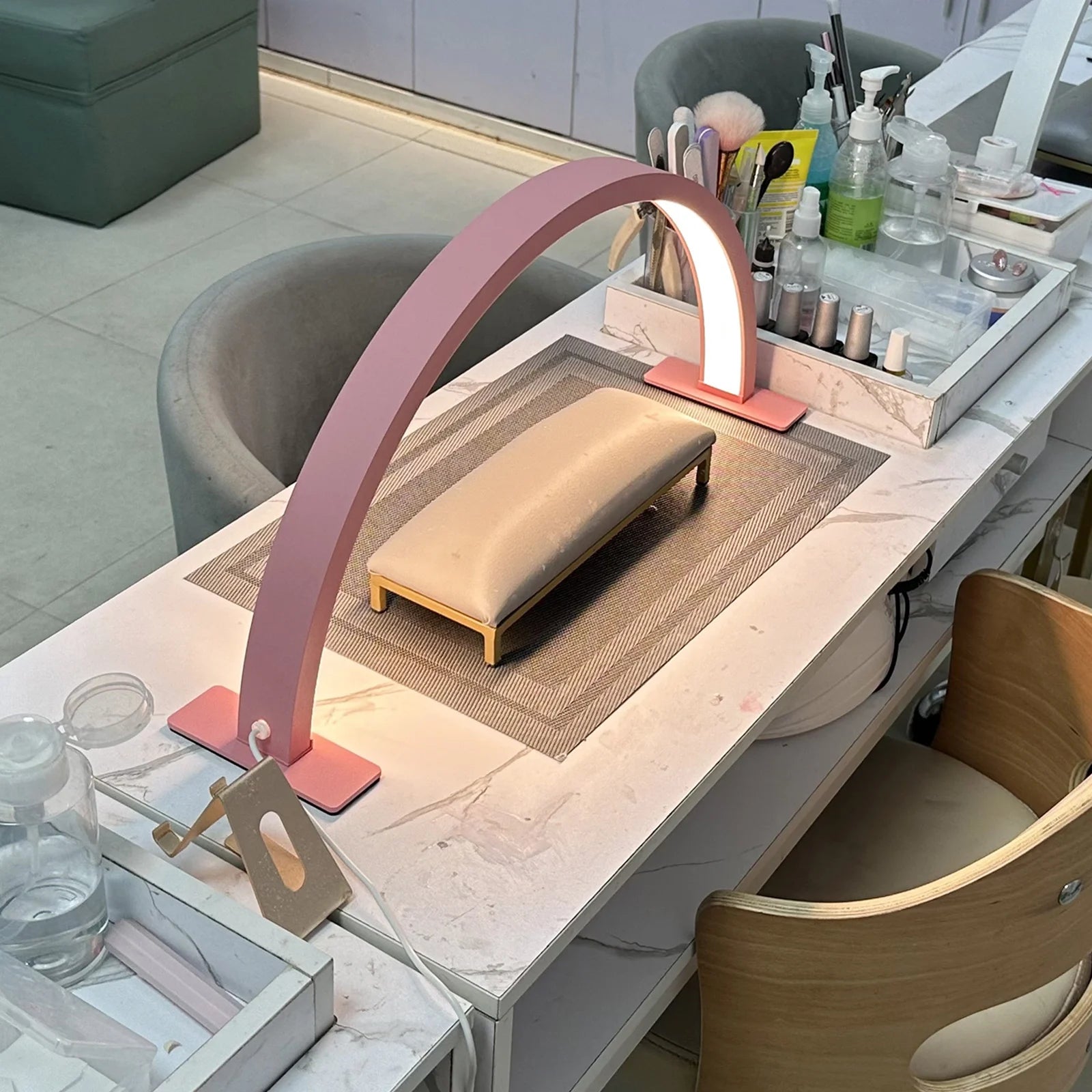 💅 22-Inch Half-Moon LED Nail Desk Lamp – Adjustable Brightness & 3 Color Modes for Nail Art & Beauty Professionals