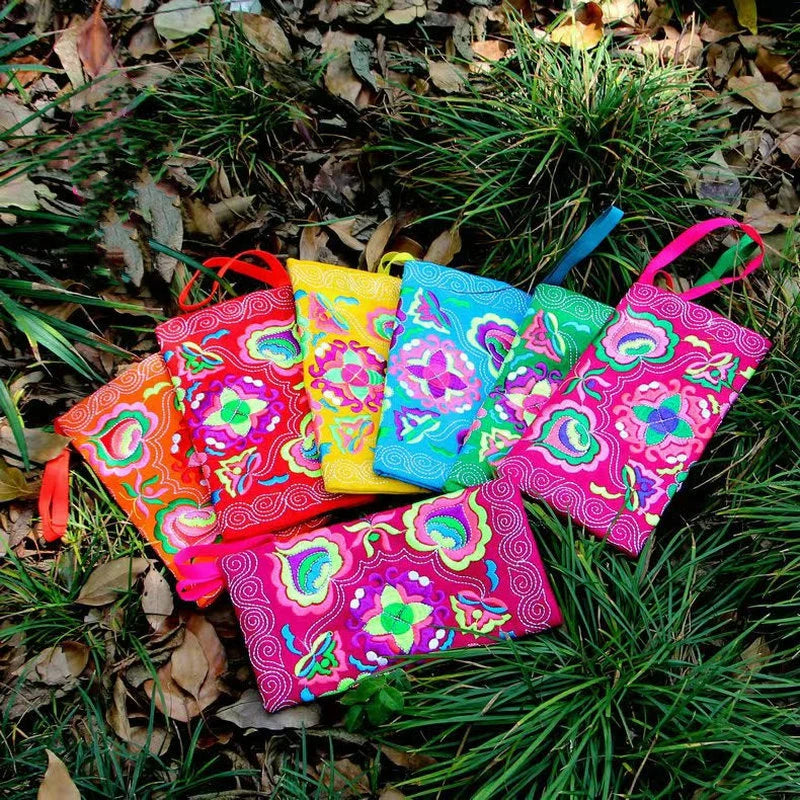 Ethnic Embroidery Clutch Bag & Coin Purse – Vintage Hand-Embroidered Mobile-Phone Wristlet for Women & Girls