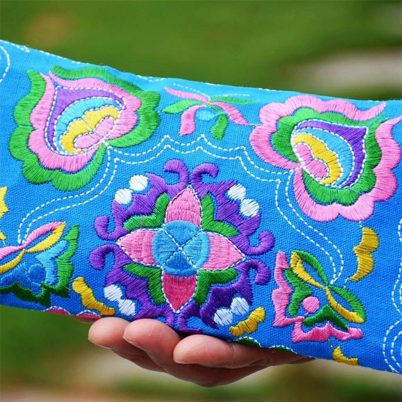 Ethnic Embroidery Clutch Bag & Coin Purse – Vintage Hand-Embroidered Mobile-Phone Wristlet for Women & Girls