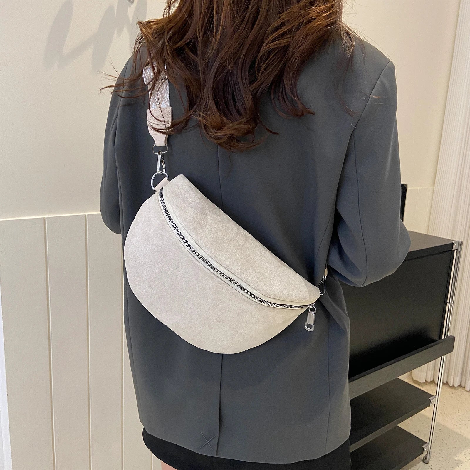 Women’s Casual Half-Moon Sling Bag – Solid Color Crossbody Chest Bag with Adjustable Wide Strap for Travel & Shopping