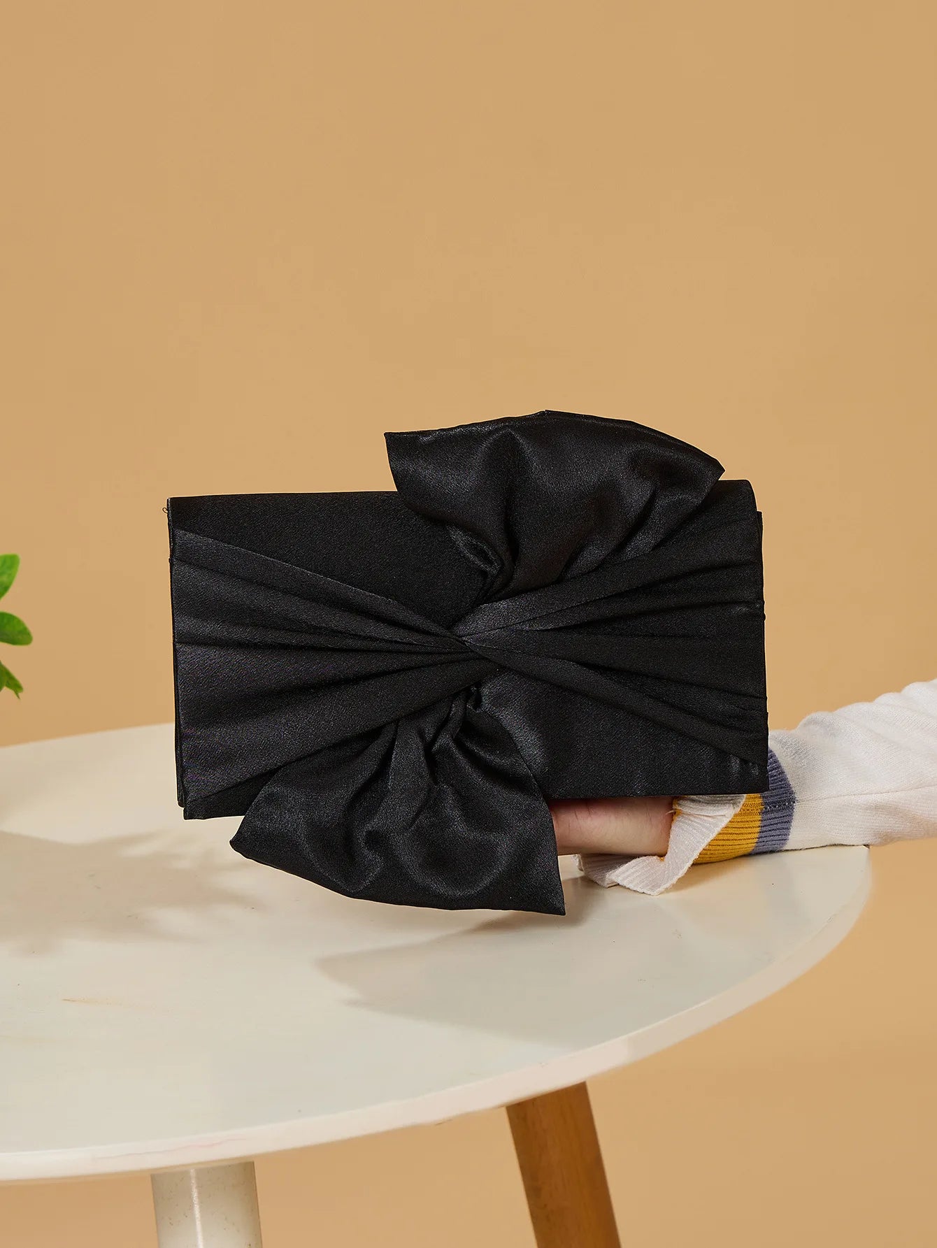 Women’s Exquisite Pleated Satin Evening Bag – Elegant Bow Clutch with Chain Strap for Weddings, Parties & Formal Events