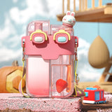 780ml Leakproof Kids Water Bottle with Straw – Portable Cartoon Design for School, Camping & Outdoor Activities 🧃🏕️