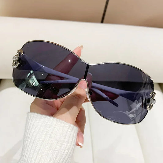 Y2K Retro Women’s Sunglasses – Integrated Surround Designer Eyewear with UV400 Protection, Fashion Statement Shades