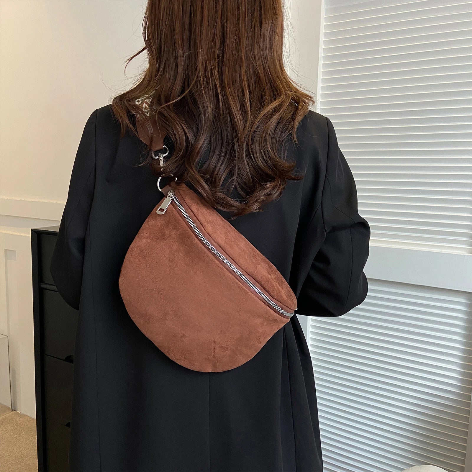 Women’s Casual Half-Moon Sling Bag – Solid Color Crossbody Chest Bag with Adjustable Wide Strap for Travel & Shopping