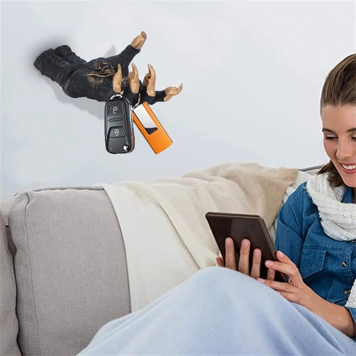 Demon Hand Wall Sculpture – Gothic Devil’s Claw Wall Art for Halloween & Dark Home Décor