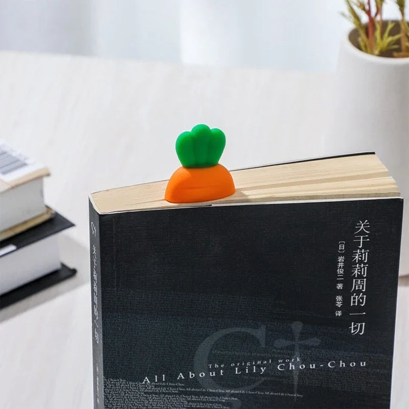 Cute Kawaii Carrot 3D Bookmark – Cartoon Stereo Page Marker for Kids & Stationery Lovers