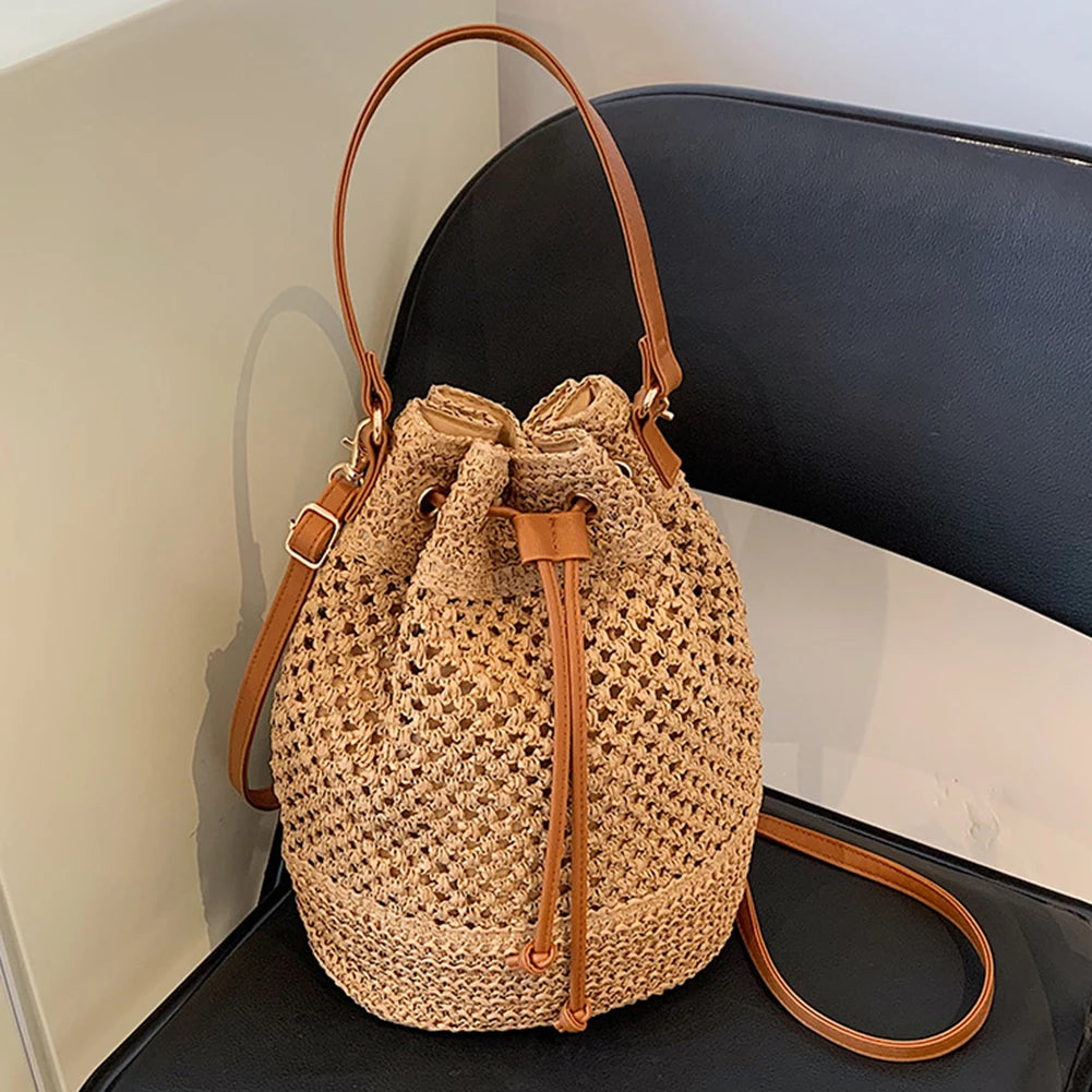 Drawstring Straw Beach Crossbody Bag for Women – Adjustable Strap Summer Shoulder Tote (Woven Raffia Style)