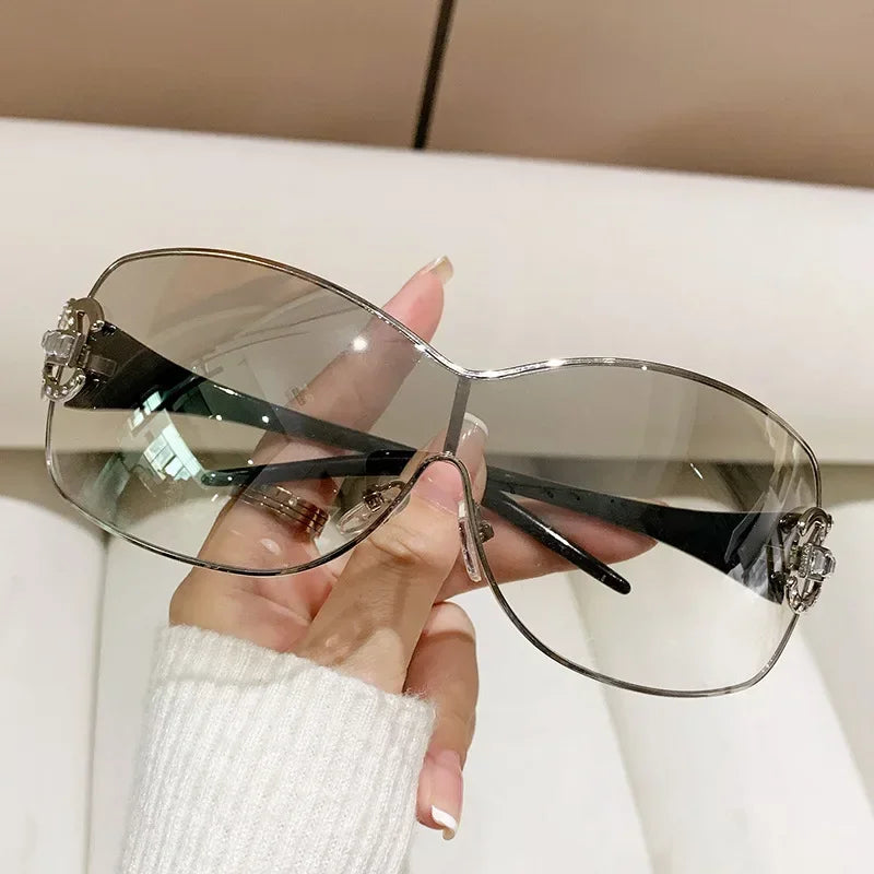 Y2K Retro Women’s Sunglasses – Integrated Surround Designer Eyewear with UV400 Protection, Fashion Statement Shades