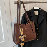 Women’s Vintage Shoulder Tote Bag – Retro Large-Capacity Handbag with Pendant, Fashion Shoulder Purse for Travel & Daily Use