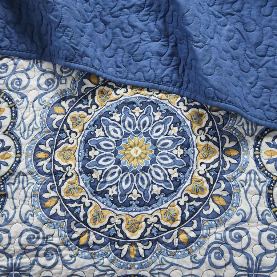 6-Piece Reversible Quilt Set with Throw Pillows – Blue King/Cal King | Elegant Soft Bedding Ensemble for Modern Bedrooms