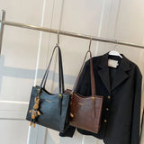 Women’s Vintage Shoulder Tote Bag – Retro Large-Capacity Handbag with Pendant, Fashion Shoulder Purse for Travel & Daily Use