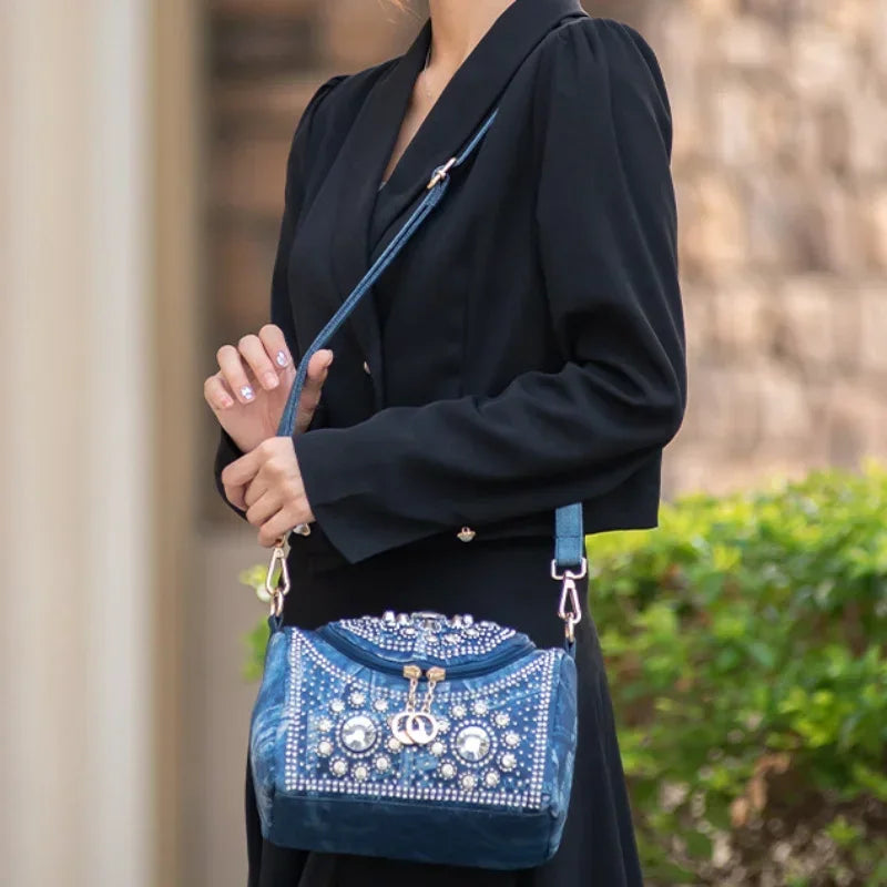 Ladies Fashionable Diamond Shoulder Bag – Elegant Handbag with Gold Hardware Accessory 👜✨