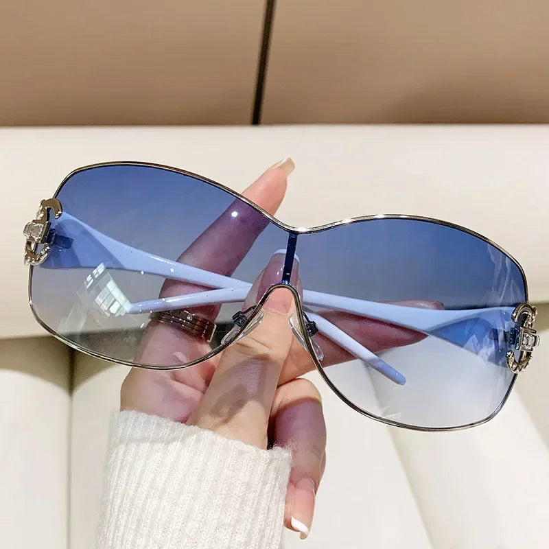 Y2K Retro Women’s Sunglasses – Integrated Surround Designer Eyewear with UV400 Protection, Fashion Statement Shades