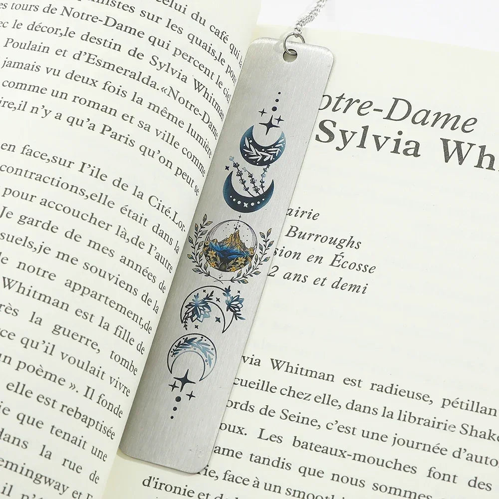 Stainless Steel Moon Crescent Bookmark – Vintage Metal Page Marker with Elegant Pattern