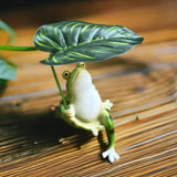 Resin Frog Garden Statue – Realistic Leaf-Holding Frog Figurine for Fish Ponds, Home & Office Outdoor Décor